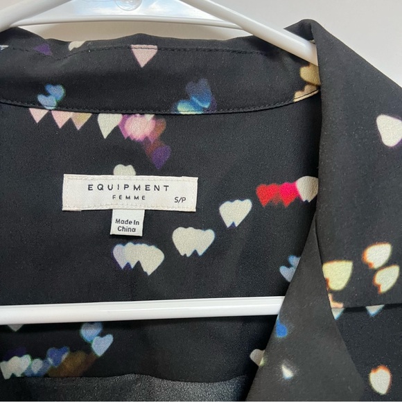 Equipment Adalyn Refracted Heart Print Button Down Shirt Blouse Black Size Small - Picture 4 of 8